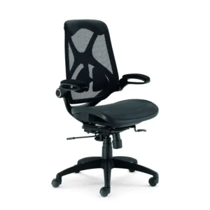 Crna ergonomska uredska stolica s mrežastim naslonom