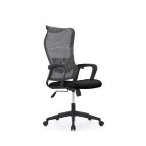 Crna ergonomska uredska stolica s mrežastim naslonom