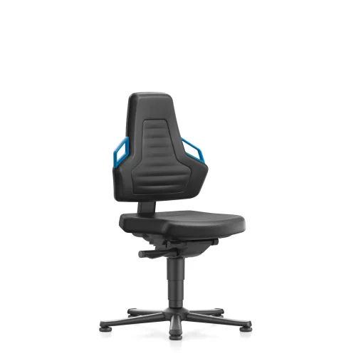Ergonomska crna uredska stolica s plavim detaljima
