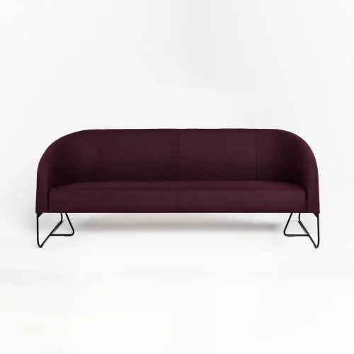 Bordo moderna sofa s crnim metalnim nogama